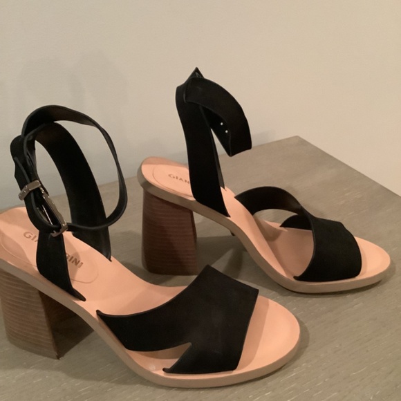 Gianni Bini ankle strap sandal with wooden heel - Picture 15 of 16